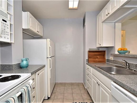 5th image of 19101 Van Aken Blvd APT 516