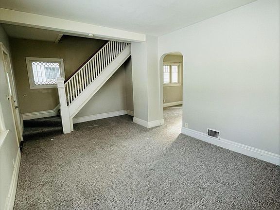 3rd image of 605 McCourtie St