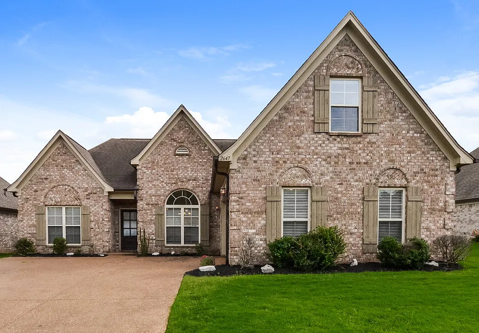 2647 Champion Hills Dr
