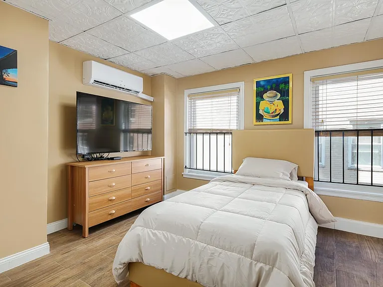 Bedroom 3 ( full size bed)