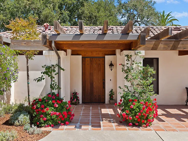 525 Las Palmas Dr — Photo 4