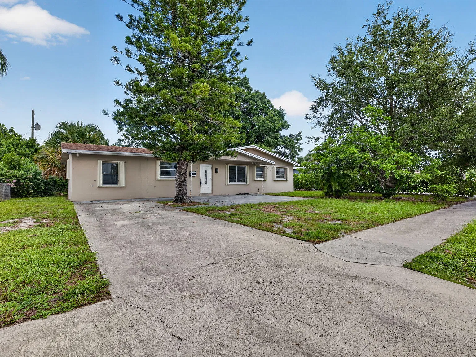 3 bed, 2.0 bath, 1344 sqft, $2,600 — Photo 3
