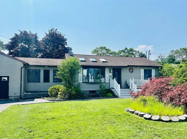 38 Hayward Street, Patchogue, NY 11772