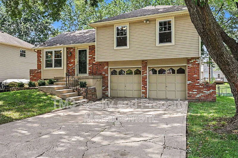 3 bed, 2.5 bath, 1384 sqft, $2,285 — Photo 3