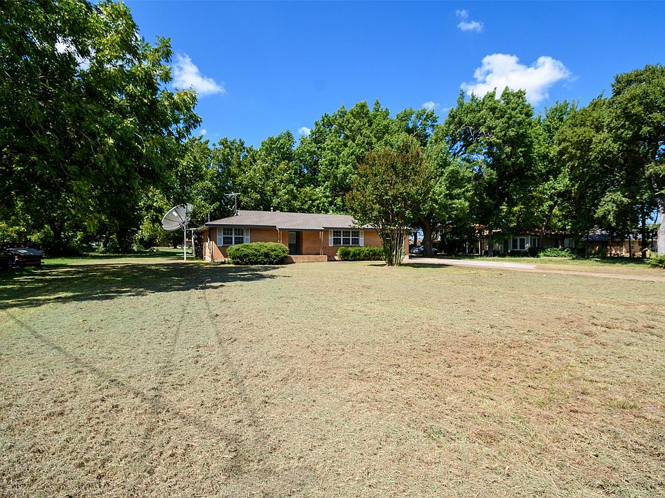 1st image of 835 Hilltop Cir