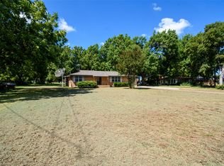 835 Hilltop Cir, Desoto, TX 75115