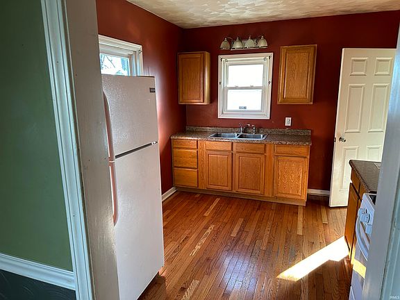 3rd image of 2718 Prast Blvd
