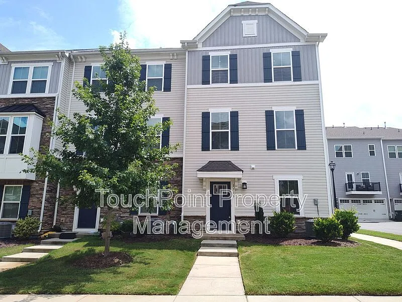 3 bed, 4.0 bath, 1848 sqft, $2,150 — Photo 2