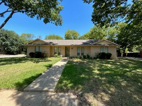 1101 Skylark Dr, Denton, TX 76205