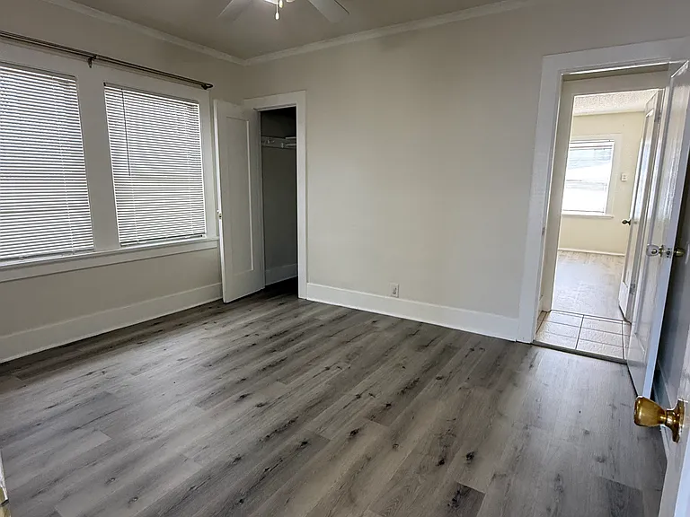 1116 Irving Ave — Photo 14