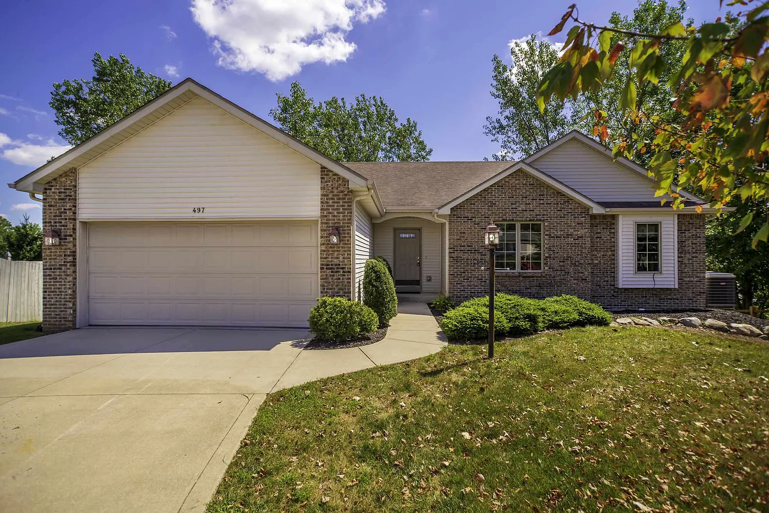 497 Lowry Way photo 1