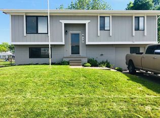 617 W 18th St, Cozad, NE 69130