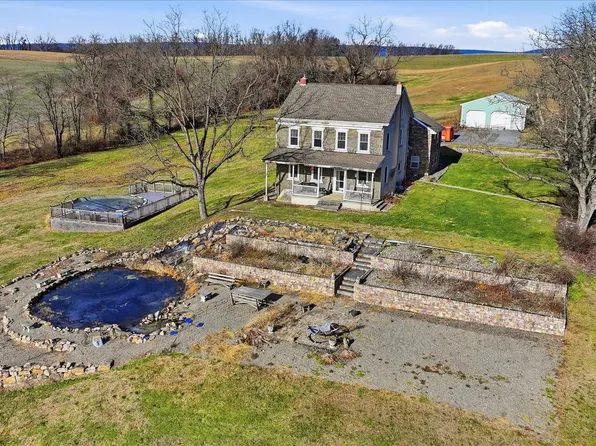 304 Valley Rd, Bernville, PA 19506