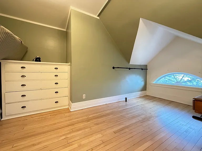 2307 E Superior St #3 — Photo 12