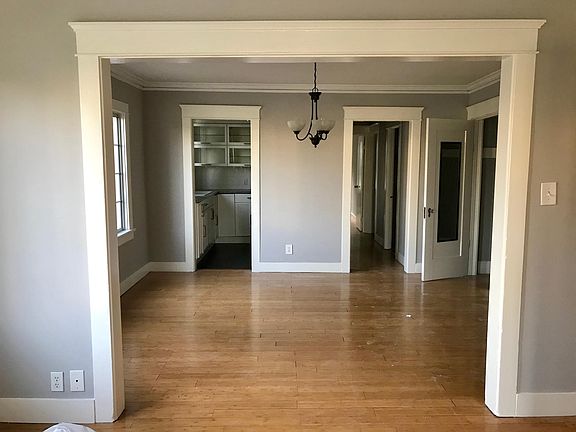 3rd image of 1022 Echo Park Ave