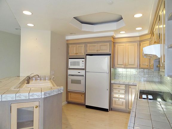 5th image of 144 S 3rd St Unit 403