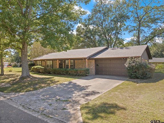 3rd image of 106 Kent Dr