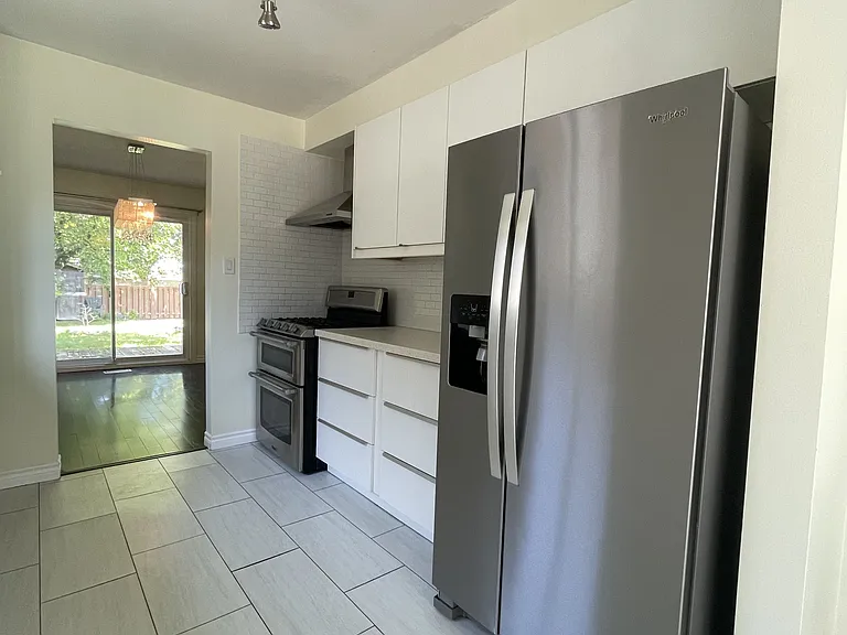 24 Rembrandt Dr — Photo 4