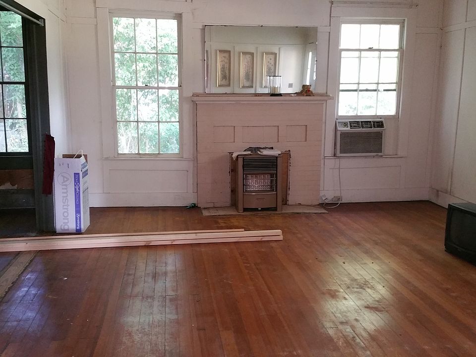 300 E Church St, Newton, MS 39345 Zillow