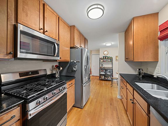 5th image of 1570 Monterey Ct