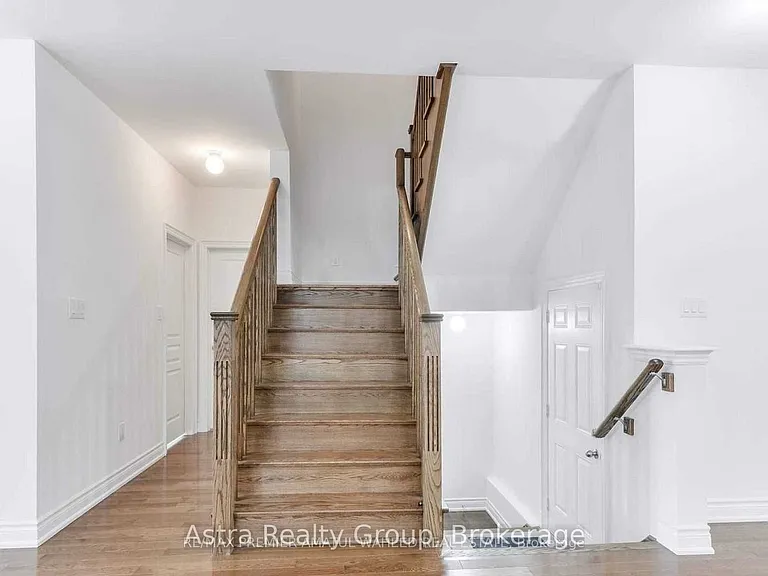596 Mactier Dr — Photo 11