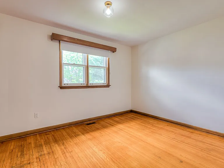85 Greenlaw Ave — Photo 18