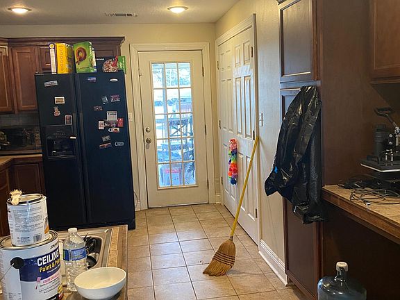 4th image of 1016 Broadmoor Ave