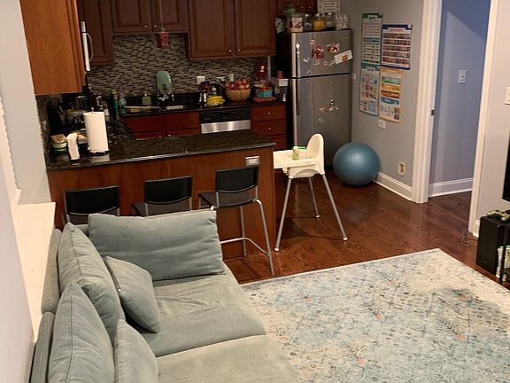 4th image of 2543 W Thorndale Ave #1