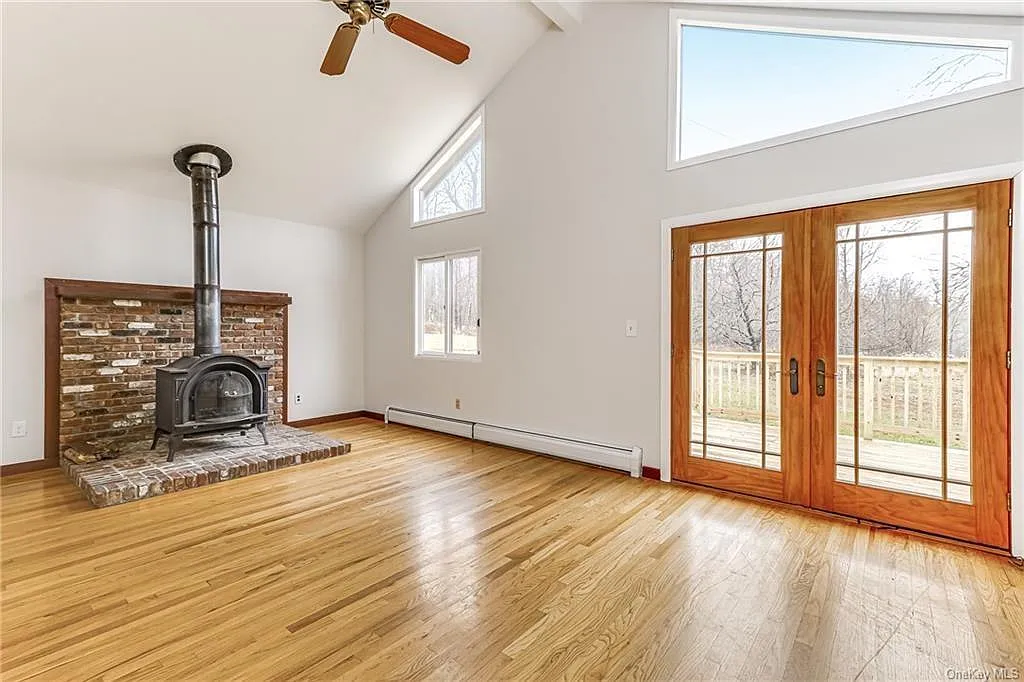 8 bed, 2361 sqft, $5,949 — Photo 2