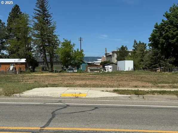 950 2nd St, North Powder, OR 97867