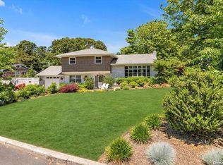 29 Biscayne Dr, Huntington, NY 11743