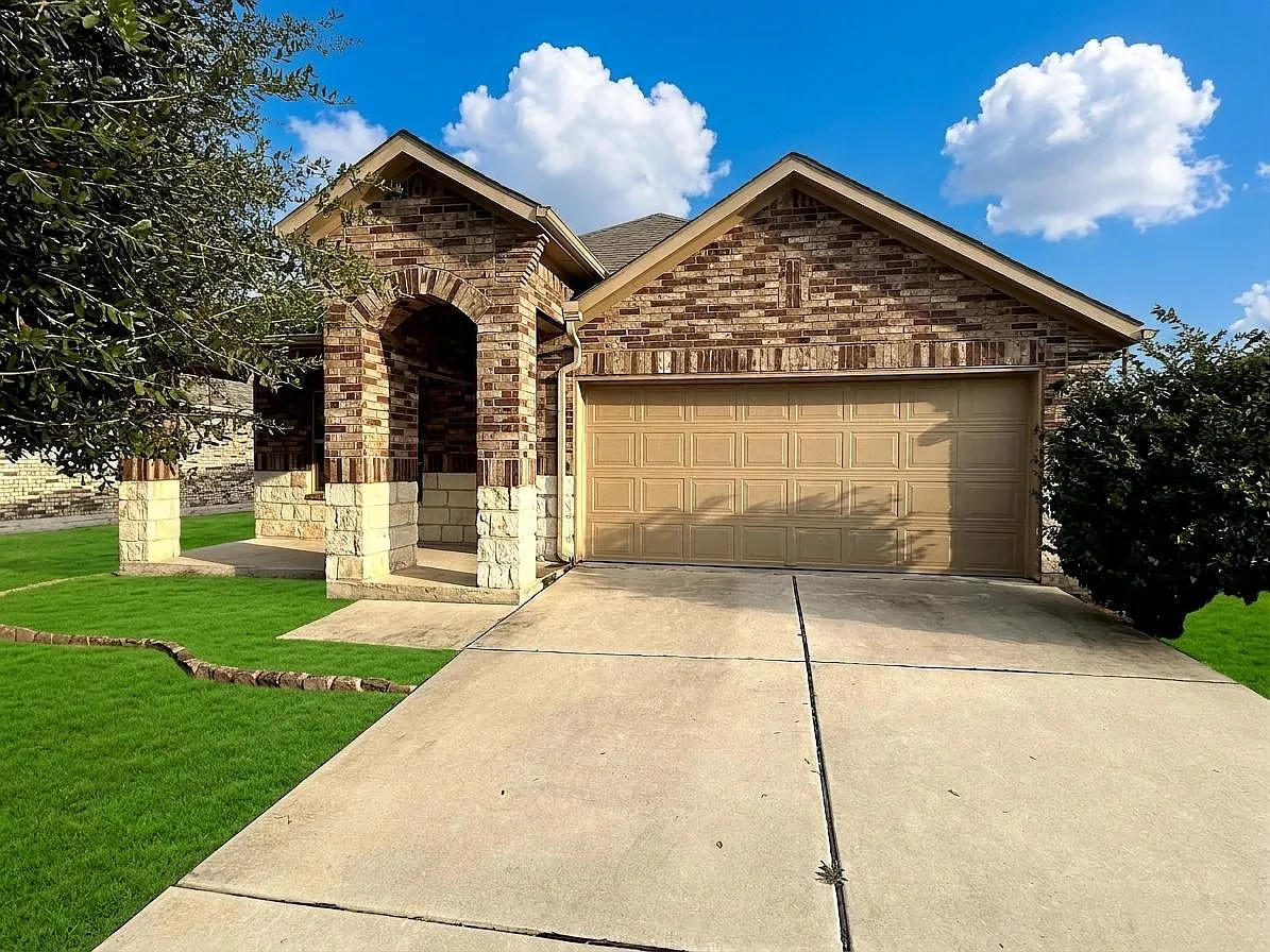 3 bed, 2.0 bath, 1742 sqft, $2,100 — Photo 1