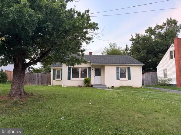 143 Dowell J Cir, Winchester, VA 22602