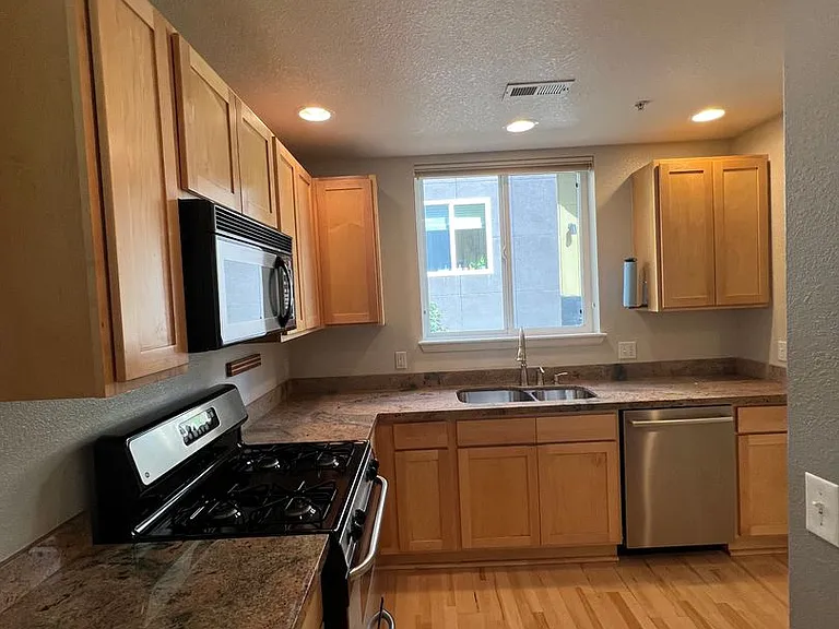 1651 Zamia Ave — Photo 5