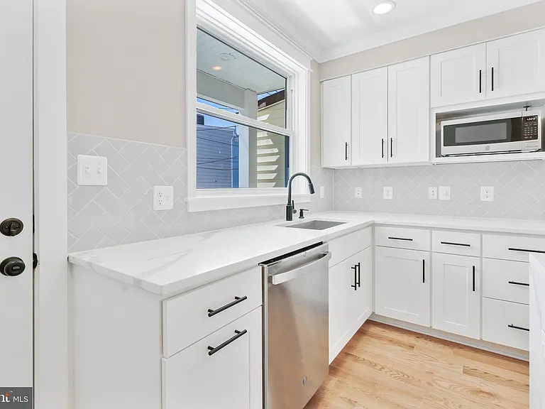 3129 Fait Ave — Photo 12