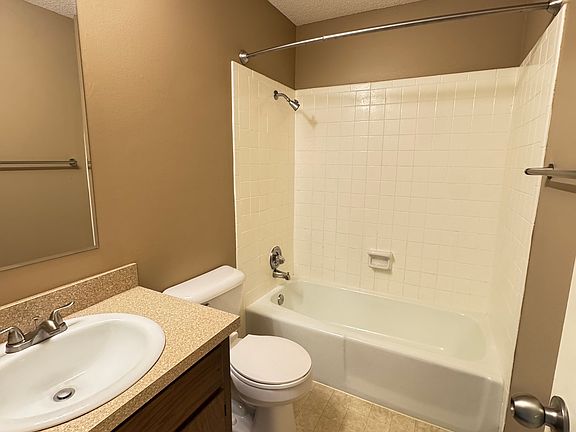4th image of 2610 S 70th St #24