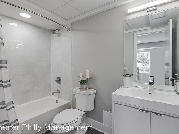 2nd image of 1952 Bryn Mawr Ave #1D