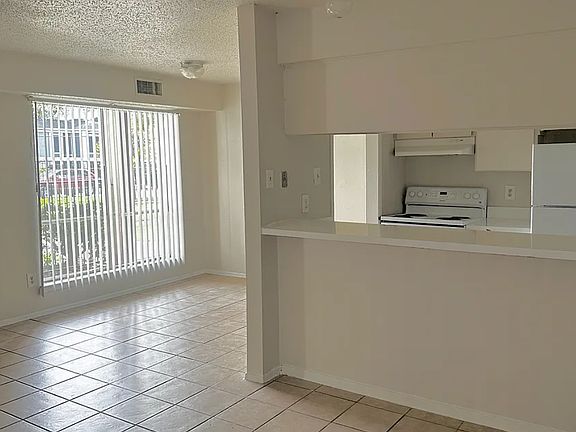 2nd image of 2911 Kendale Dr #2B