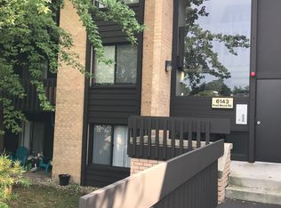6143 Knoll Wood Rd APT 205, Willowbrook, IL 60527