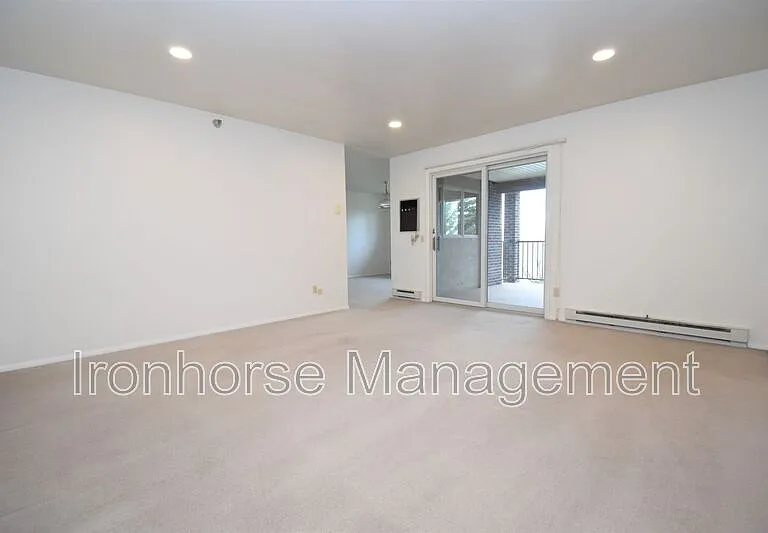813 W Villard St #76 — Photo 3