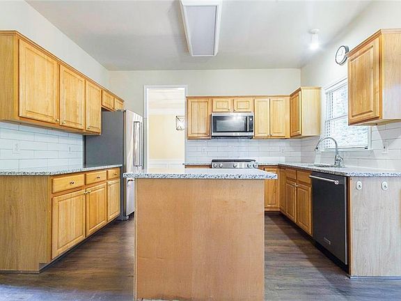 2nd image of 285 Bluff Oak Dr
