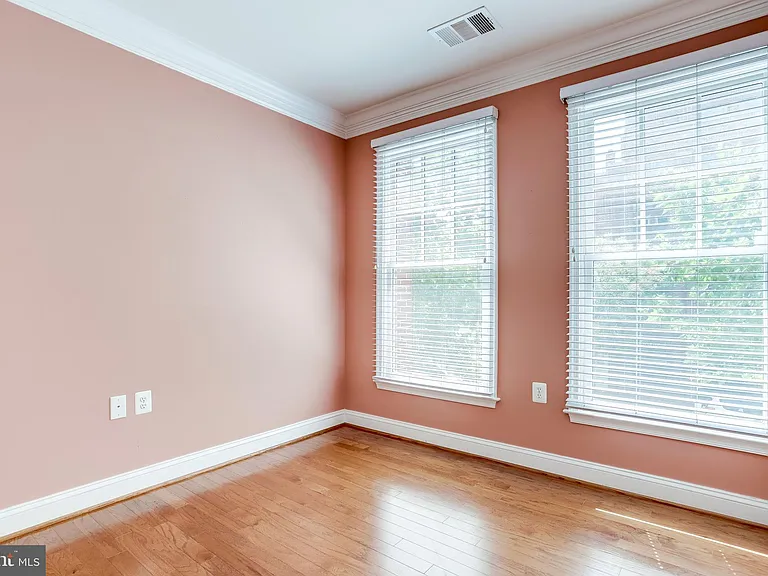 1115 Cameron St #208 — Photo 23