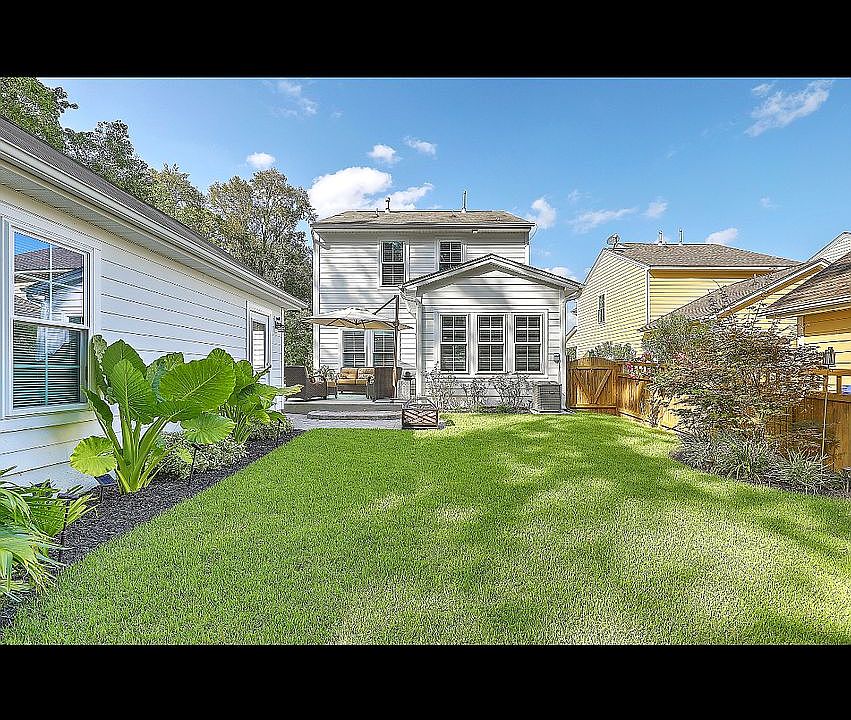 2nd image of 1621 Valley Oak Rd