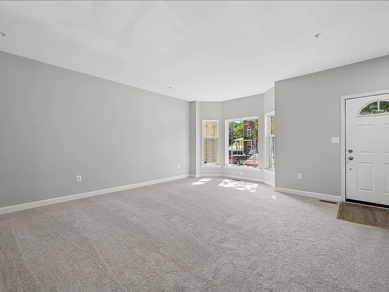 1004 Collindale Ave — Photo 3