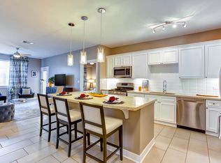 675 Station Blvd APT 410, Aurora, IL 60504