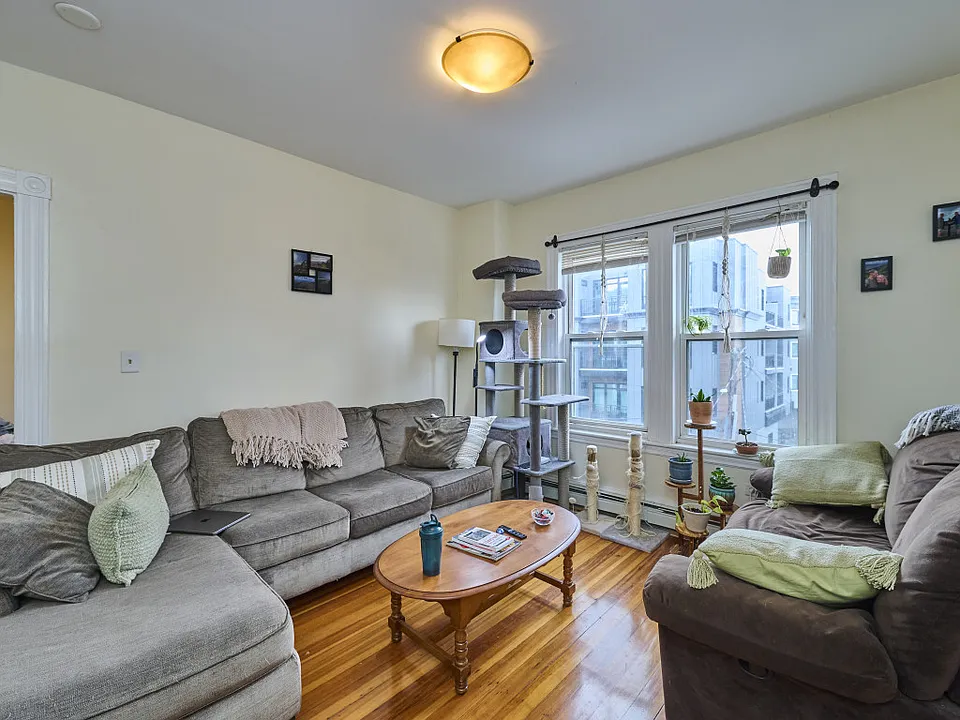 6 Bedford St #3