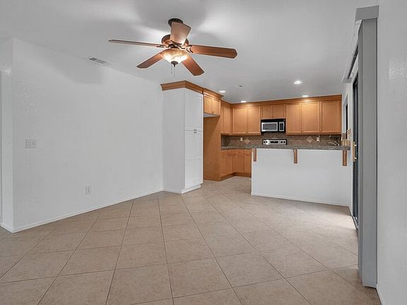 4th image of 53085 Avenue Obregon