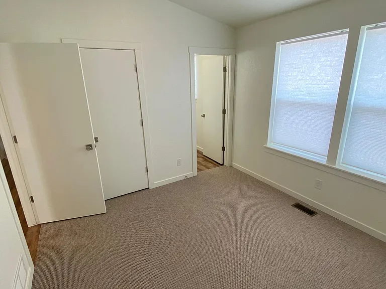 2502 W Saint Vrain St — Photo 8