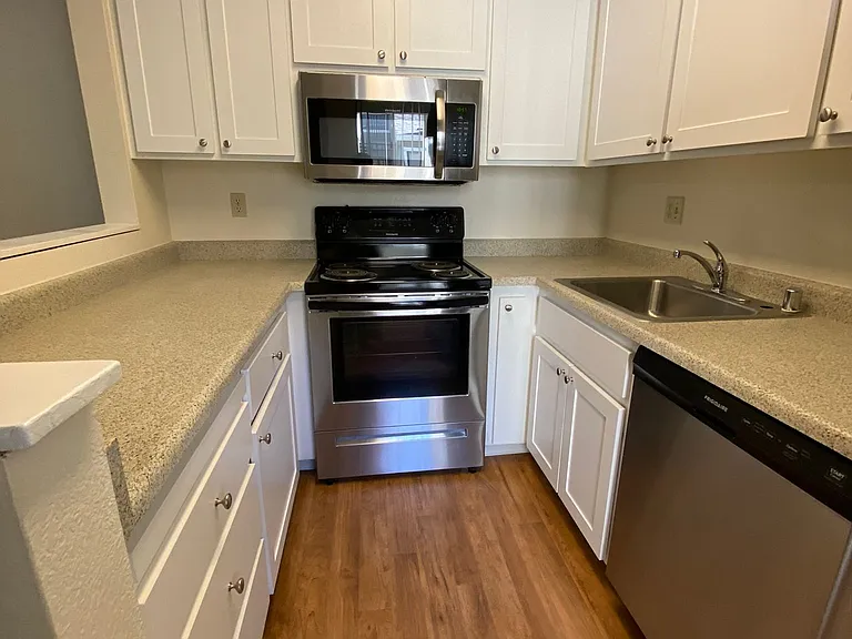 Eastlake Apartments — Photo 15