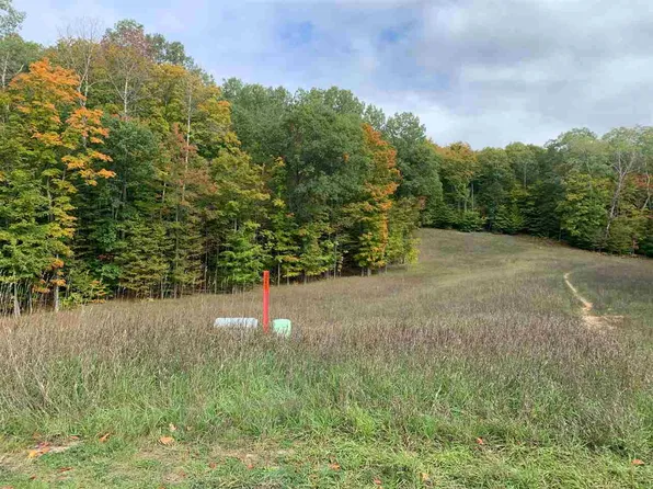 2114 Woodside Dr, Petoskey, MI 49770